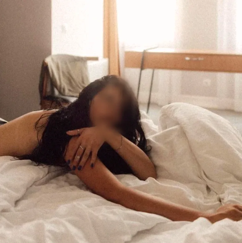 Aino, 24
