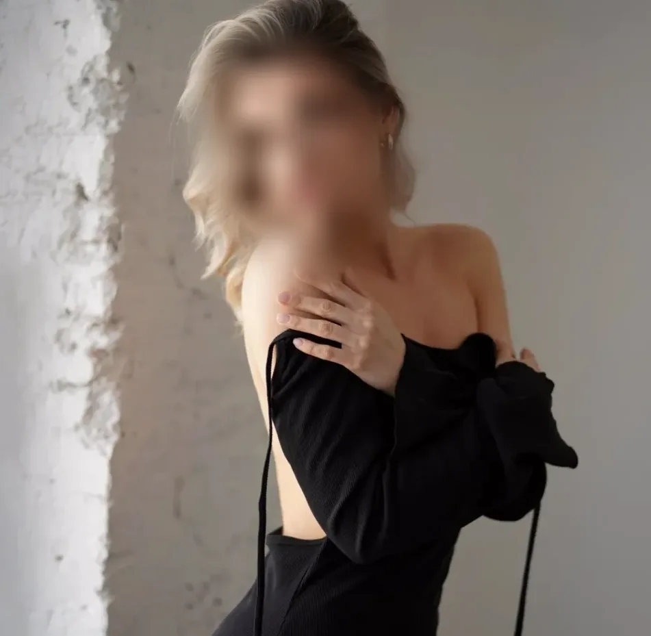 Nasra, 25
