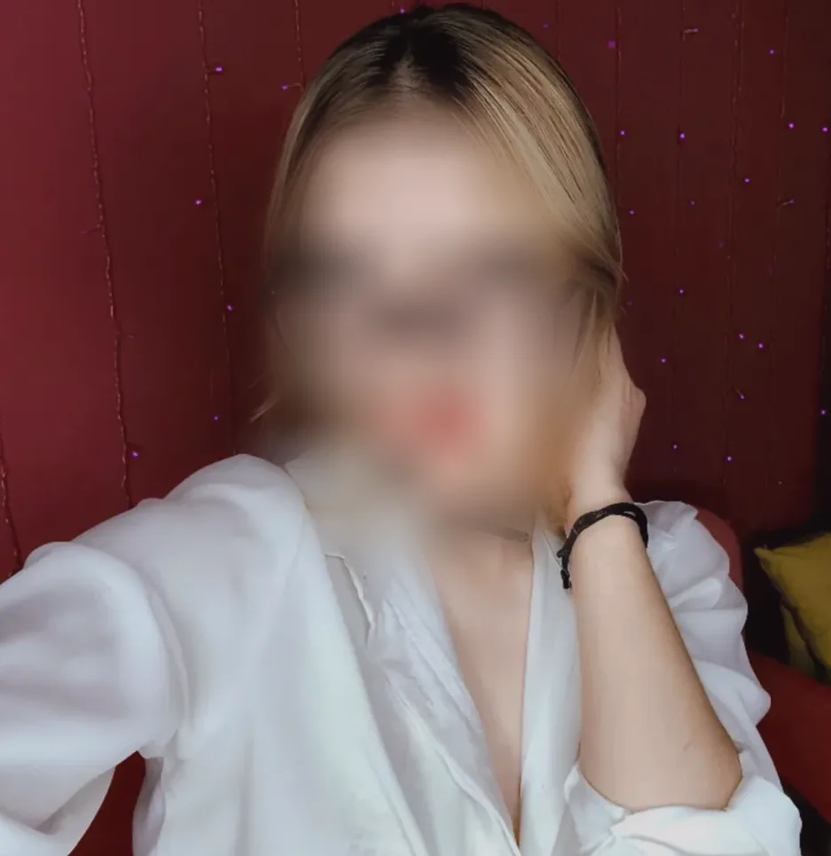 Nathalie, 22