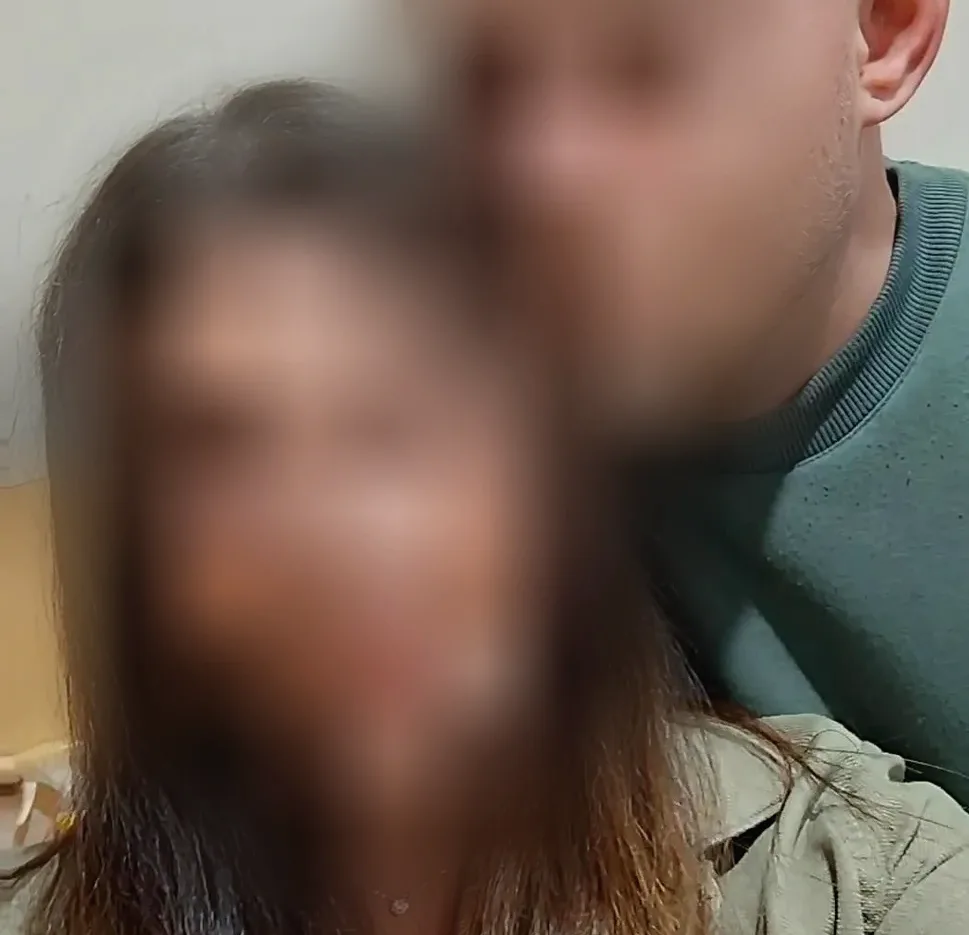 Sara, 32
