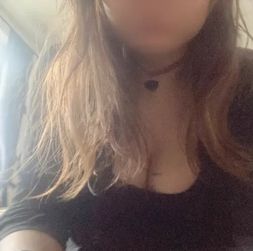 Sari, 28